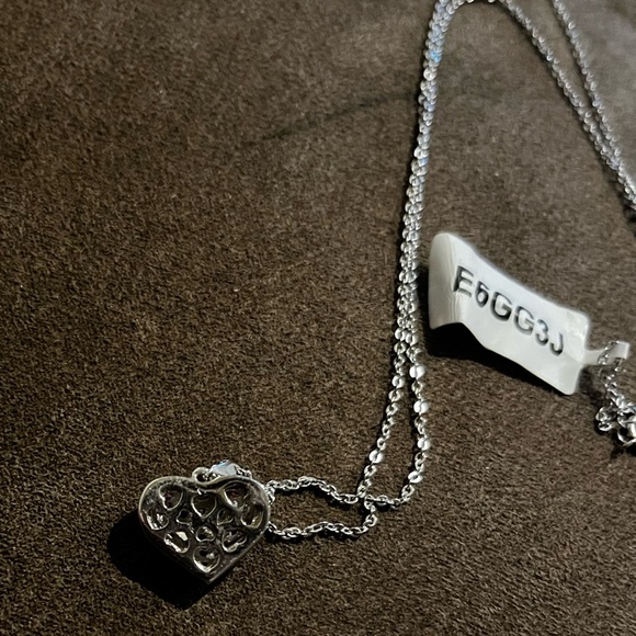 Charmed Aroma | Heart Necklace - Picture 5 of 7